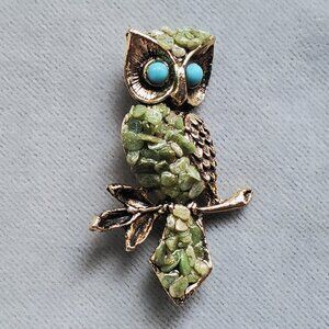 Vintage MCM Gold Tone Figural Owl Brooch Pin Green Onyx Gem Chips and Blue Eyes